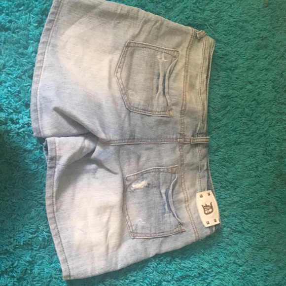 Shorts - Picture 3 of 3